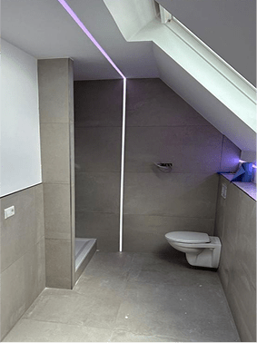 Badezimmer mit einen schonen Fliesen